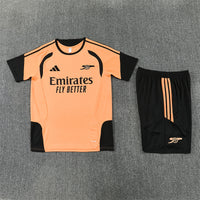 Maglia da allenamento e pantaloncini del Arsenal 26/27