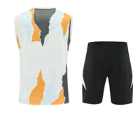 Maglia da allenamento e pantaloncini del Real Madrid 25/26