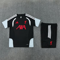 Maglia da allenamento e pantaloncini del Liverpool 26/27