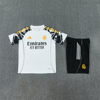 Maglia da allenamento e pantaloncini del Real Madrid X Marvel 25/26