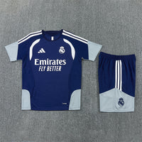Maglia da allenamento e pantaloncini del Real Madrid 26/27