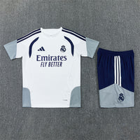 Maglia da allenamento e pantaloncini del Real Madrid 26/27