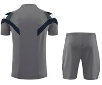 Maglia da allenamento e pantaloncini del Real Madrid 25/26