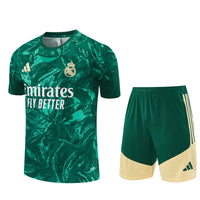 Maglia da allenamento e pantaloncini del Real Madrid 26/27