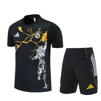 Maglia da allenamento e pantaloncini del Real Madrid X Marvel 25/26