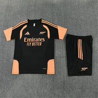 Maglia da allenamento e pantaloncini del Arsenal 26/27