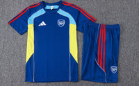 Maglia da allenamento e pantaloncini del Arsenal 25/26