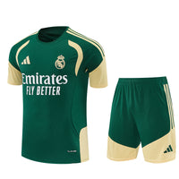 Maglia da allenamento e pantaloncini del Real Madrid 26/27