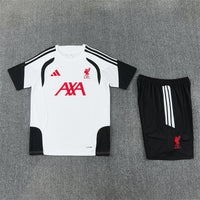 Maglia da allenamento e pantaloncini del Liverpool 26/27