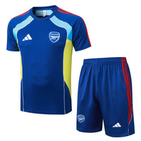 Maglia da allenamento e pantaloncini del Arsenal 25/26