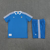Maglia da allenamento e pantaloncini del Real Madrid 25/26