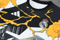Maglia e Pantaloncini pre-allenamento Real Madrid x Marvel Bambino 25/26