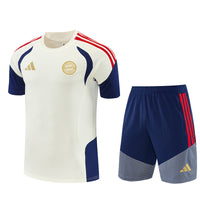 Maglia da allenamento e pantaloncini del Bayern 26/27