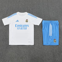 Maglia da allenamento e pantaloncini del Real Madrid 25/26