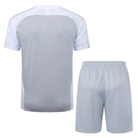 Maglia da allenamento e pantaloncini del Real Madrid 25/26