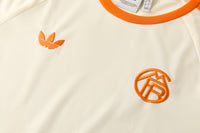 Maglia da allenamento e pantaloncini del Bayern 26/27