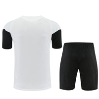 Maglia da allenamento e pantaloncini del Liverpool 26/27