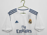 Maglia del Real Madrid Retro 2017/18 - Con Patch