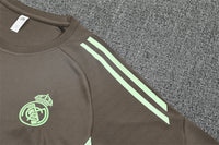 Maglia da allenamento e pantaloncini del Real Madrid 25/26