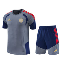 Maglia da allenamento e pantaloncini del Bayern 26/27