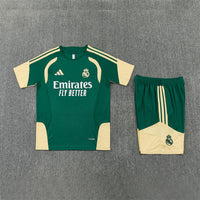 Maglia da allenamento e pantaloncini del Real Madrid 26/27