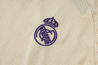 Maglia da allenamento e pantaloncini del Real Madrid 25/26