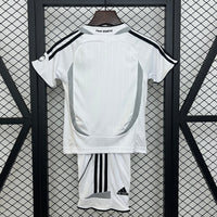 T-shirt e Pantaloncini Bambino Real Madrid Retro Home 06/07