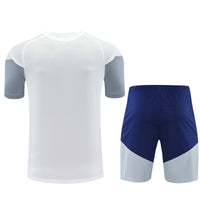Maglia da allenamento e pantaloncini del Real Madrid 26/27