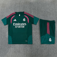 Maglia da allenamento e pantaloncini del Real Madrid 26/27